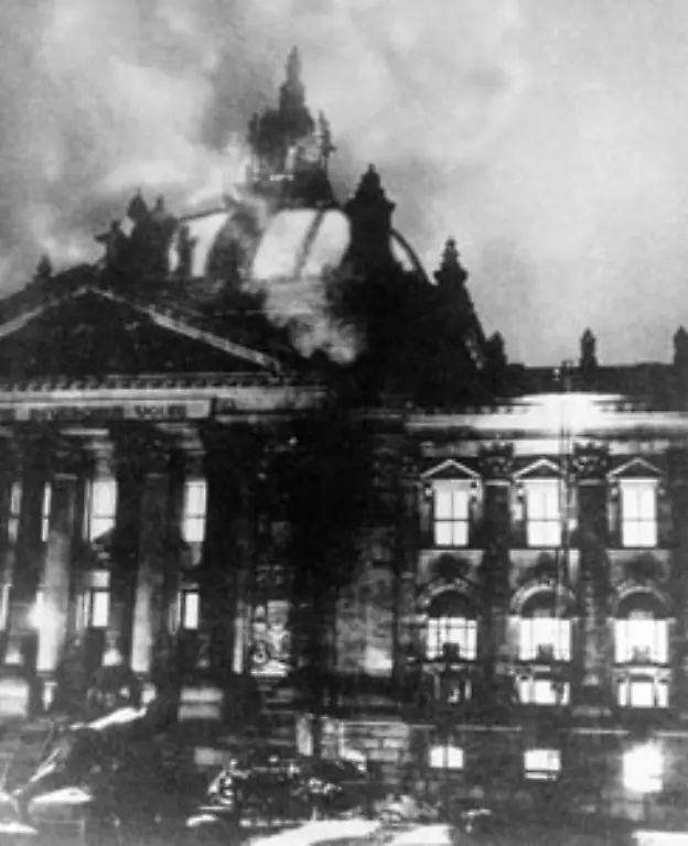 Am-27-Februar-brennt-der-Reichstag-Bis-heute-sind-die-Umstaende-nicht-voellig-geklaert