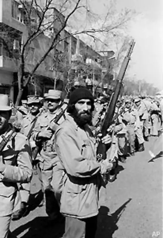 Aber-nicht-nur-politische-Gegner-und-anders-Denkende-werden-aus-dem-Weg-geraeumt-die-Islamische-Revolution-faellt-Todesurteile-gegen-Prostituierte-Drogenhaendler-Homosexuelle-und-Ehebrecher