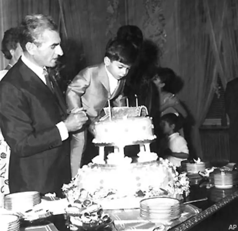 Pahlavi-hatte-in-den-60er-Jahren-davon-getraeumt-den-Iran-zu-einer-Grossmacht-zu-formen