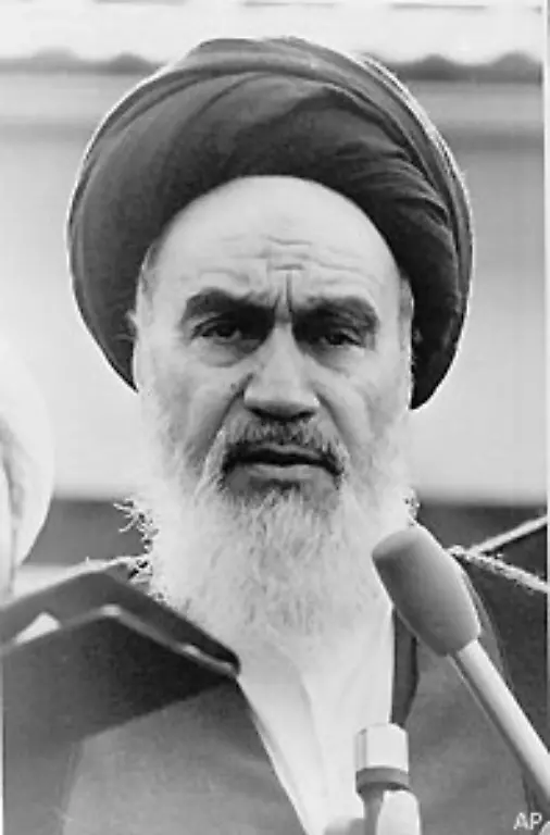 Doch-das-Volk-hat-die-Herrschaft-des-Schahs-satt-Khomeini-organisiert-unterdessen-von-Frankreich-aus-den-Sturz-des-Monarchen