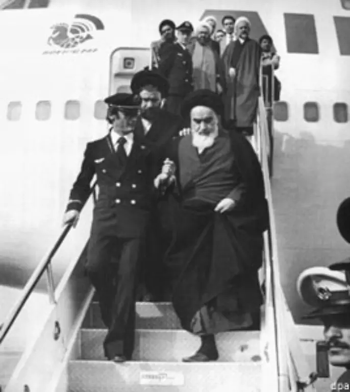 Der-Schah-flieht-und-Khomeini-kehrt-nach-15-Jahren-Exil-in-den-Iran-zurueck