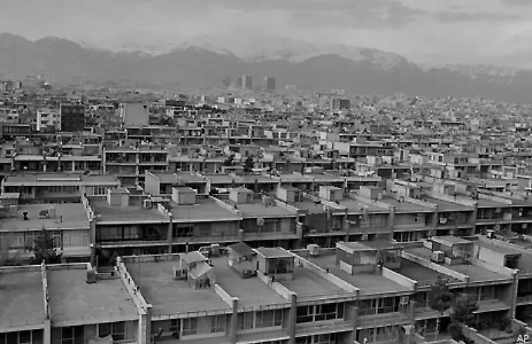 Viele-Intellektuelle-Akademiker-und-Journalisten-verlassen-das-Land