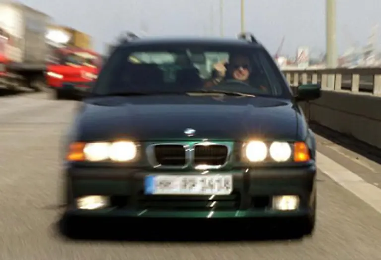 Moechtegern-Koenige-der-Strasse-druecken-jetzt-bis-zu-400-Euro-ab-wenn-sie-dem-Vordermann-zu-dicht-im-Nacken-sitzen