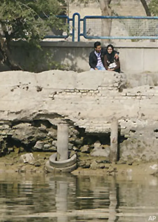 Der-ueberwiegende-Teil-der-iranischen-Bevoelkerung-und-sogar-einige-geistliche-Gruppierungen-sowie-die-wirtschaftliche-und-kulturelle-Elite-sind-liberal-und-demokratisch-orientiert-Dies-darf-aber-nicht-mit-einer-aehnlichen-Orientierung-im-westlichen-Sinne-verwechselt-werden