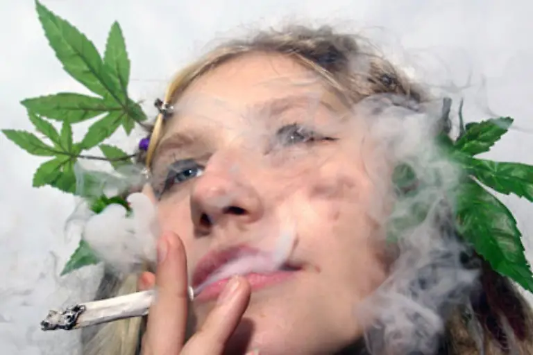 Das-machen-andere-Leute-auch-Gesund-aber-ist-das-nicht-Und-ausserdem-verboten-Zudem-steht-Cannabis-auf-der-Dopingliste-Zu-Phelps-Image-als-Saubermann-passt-das-ueberhaupt-nicht