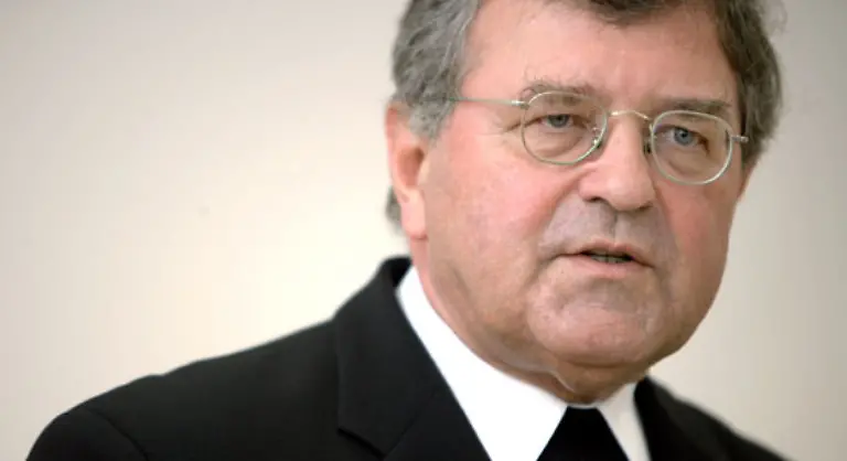 Kritik-kommt-auch-aus-den-Reihen-der-deutschen-Bischoefe-Aachens-Bischof-Heinrich-Mussinghoff-spricht-von-einem-uebergrossen-Entgegenkommen-des-Papstes-gegenueber-den-Traditionalisten-Jetzt-muessten-diese-die-Ergebnisse-des-Konzils-anerkennen