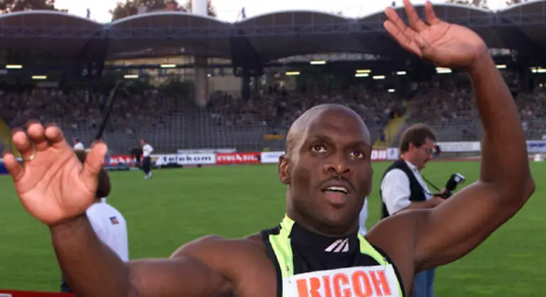 Der-amerikanische-Sprinter-Dennis-Mitchell-fiel-1998-mit-hohen-Testosteronwerten-auf-Er-habe-fuenf-Flaschen-Bier-getrunken-und-danach-viermal-Sex-mit-seiner-Frau-gehabt-Die-Lady-hatte-Geburtstag-sie-verdiente-etwas-Besonderes