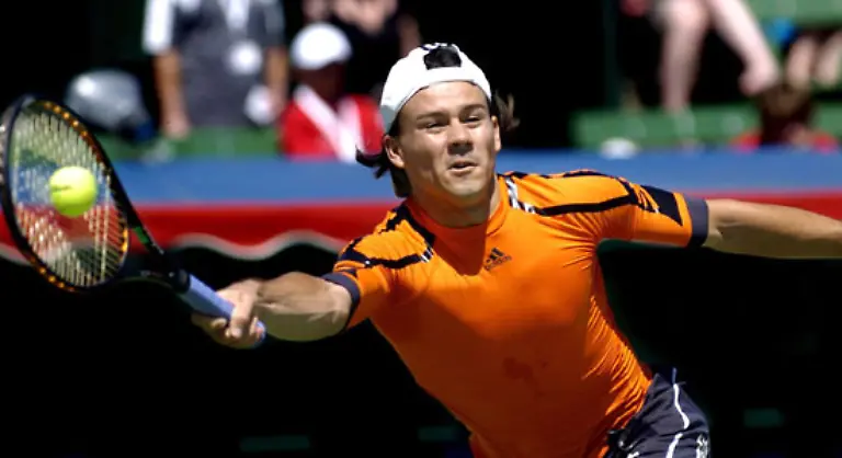 In-die-Offensive-ging-Tennisprofi-Guillermo-Coria-Er-verklagte-einen-Hersteller-von-Vitaminpraeparaten-auf-rund-7-5-Millionen-Euro-Schadensersatz-Ein-mit-Steroiden-verseuchter-Vitamincocktail-habe-zu-seinem-positiven-Dopingtest-im-Juli-2001-gefuehrt