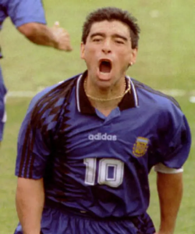 nicht-immer-so-Zum-Ende-seiner-Karriere-fanden-die-Tester-waehrend-der-Weltmeisterschaft-1994-Ephedrin-in-seinem-Urin-Maradona-wird-von-der-WM-ausgeschlossen-Maradona-schimpfte-Herr-Havelange