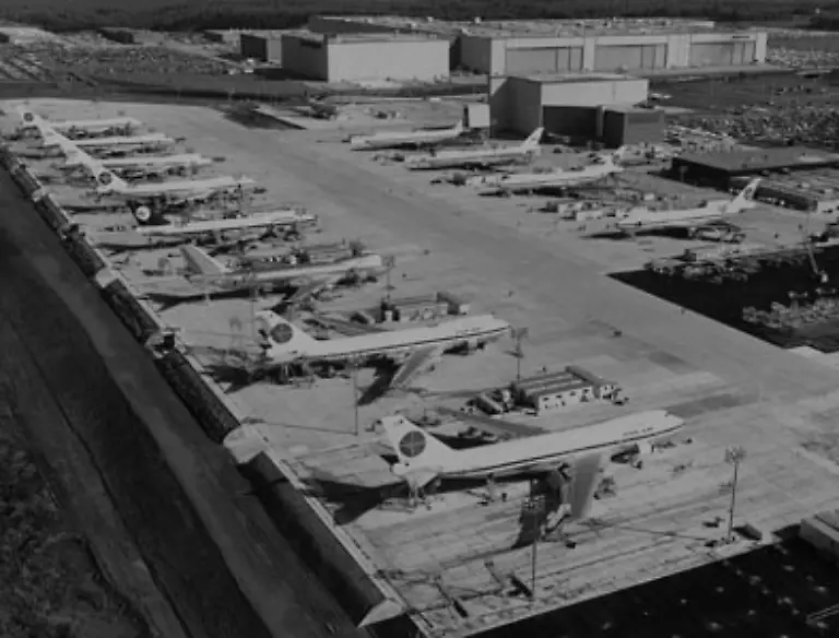 Die-Idee-zum-neuen-Maschinentyp-kam-von-der-Airline-Pan-Am-fuer-die-ihre-bis-dahin-eingesetzte-Boeing-707-zu-klein-wurde-Ein-neues-Flugzeug-mit-doppelter-Kapazitaet-sollte-dieses-Problem-loesen