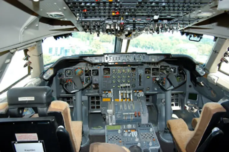 Der-Blick-ins-Cockpit-ist-hier-obligatorisch