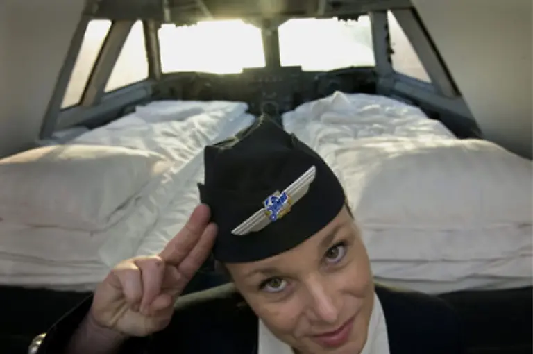25-Hotelzimmer-und-ein-Caf-haben-in-der-Maschine-Platz-Hobby-Kapitaene-buchen-selbstverstaendlich-die-Deluxe-Suite-im-Cockpit