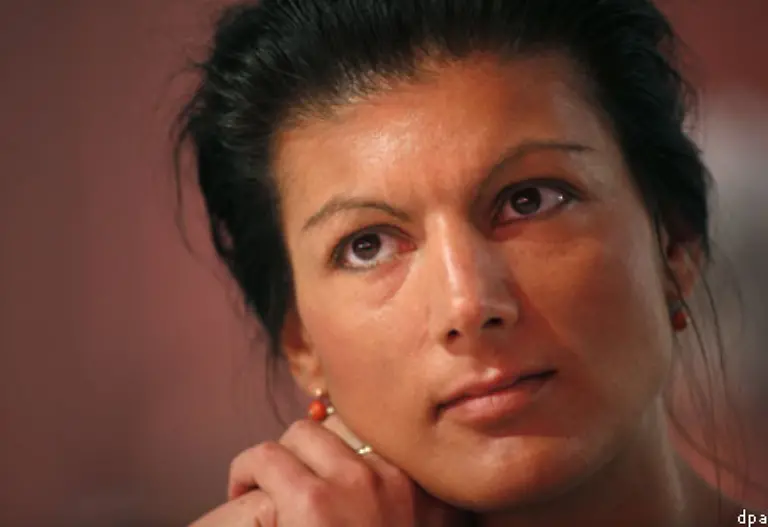 Sahra-Wagenknecht-Sprecherin-der-Kommunistischen-Plattform-der-Linken-befluegelt-wohl-doch-so-manche-Maennerphantasie-zumindest-landet-sie-nur-auf-Platz-90-und-ist-damit-die-sexieste-unter-den-Politikerinnen-die-unsexy-sind