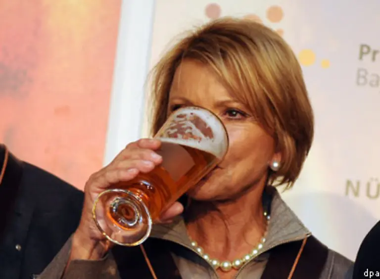 Uschi-Glas-liegt-nur-in-der-zweiten-Haelfte-der-Unsexiest-100-und-hat-sich-damit-wacker-geschlagen-Platz-68-fuer-sie