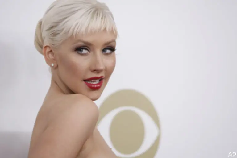 Auch-hier-ist-etwas-zuviel-von-allem-zu-blond-zu-rot-zu-glatt-Wo-ist-die-Natuerlichkeit-Frau-Aguilera-Platz-46-fuer-die-Pop-Saengerin