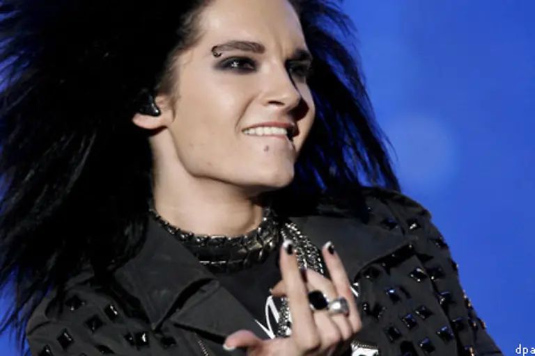 Auf-Platz-30-landet-eine-ganz-besondere-Frau-Tokio-Hotel-Frontwesen-Bill-Kaulitz-Naja-bei-der-Schminke-und-diesen-Fingernaegeln-kein-Wunder