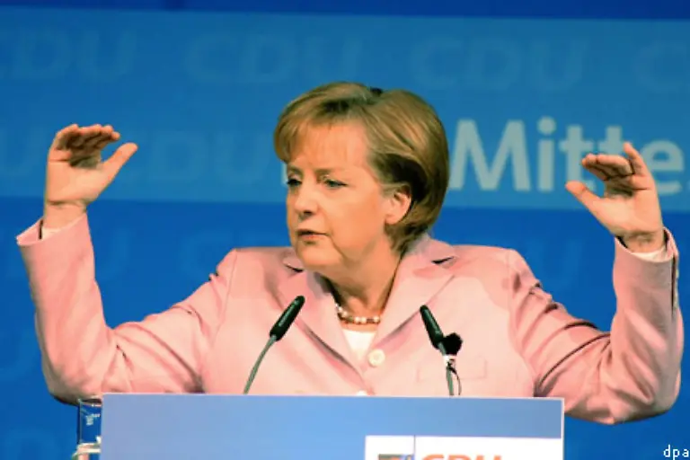 Alles-zurueck-und-das-Gegenteil-behauptet-Intellekt-und-Macht-bedeuten-nicht-unbedingt-Sexappeal-Deutschlands-staerkste-Frau-Angela-Merkel-landet-auf-Rang-14