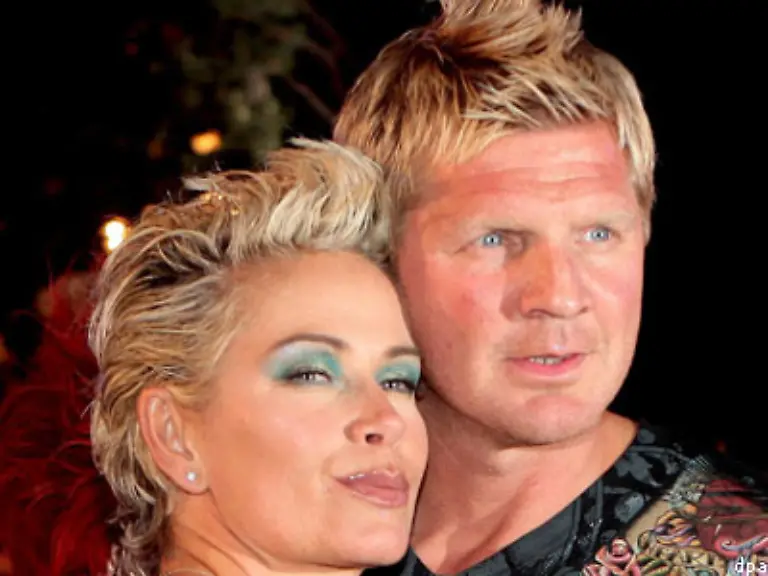 Auf-Rang-sieben-landet-Claudia-Effenberg-links-Die-Doku-Reihe-Effenbergs-Heimspiel-im-vergangenen-Herbst-floppte-keiner-wollte-das-schrille-Paar-beim-Umziehen-von-den-USA-nach-Muenchen-hautnah-sehen