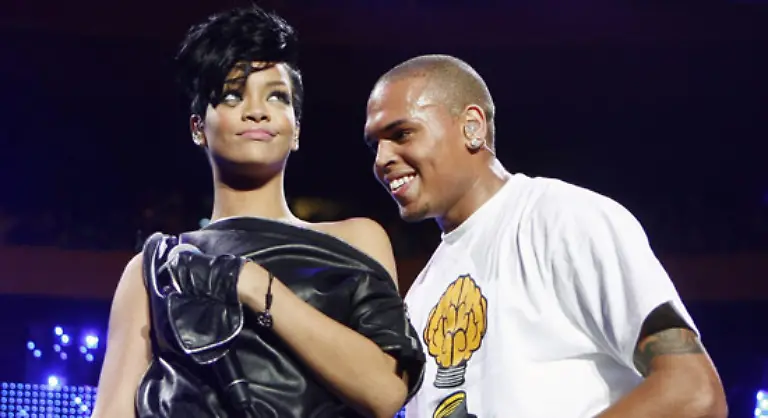 Fuer-Raetselraten-sorgten-R-B-Saenger-Chris-Brown-und-seine-Freundin-Rihanna-Beide-hatten-kurz-vor-Beginn-der-Gala-Show-ueberraschend-ihren-geplanten-Auftritt-abgesagt