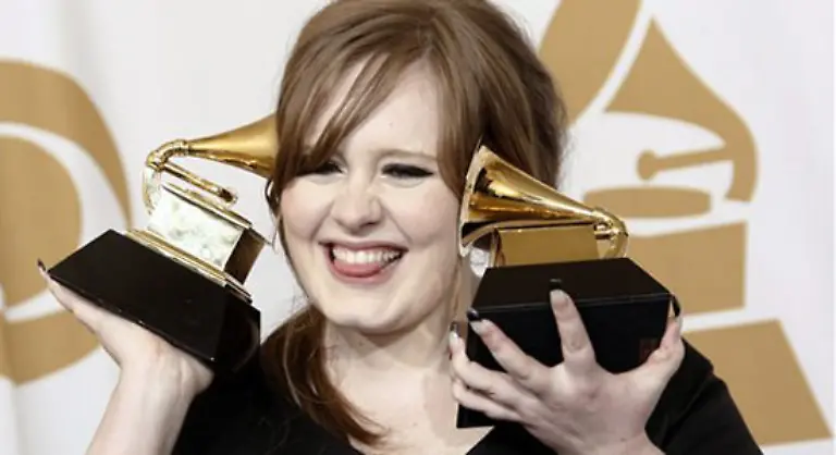 Hier-siegte-die-20-jaehrige-britische-Soulsaengerin-Adele-die-auch-fuer-ihren-Song-Chasing-Pavements-eine-Statue-bekam
