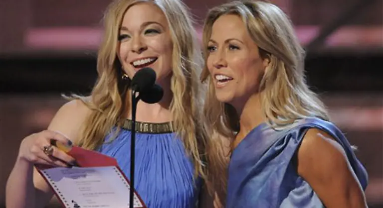 Die-Grammys-sind-die-wichtigsten-amerikanischen-Musikpreise-Sie-werden-vom-Verband-der-US-Musikindustrie-in-insgesamt-110-Kategorien-fuer-Klassik-und-Pop-verliehen