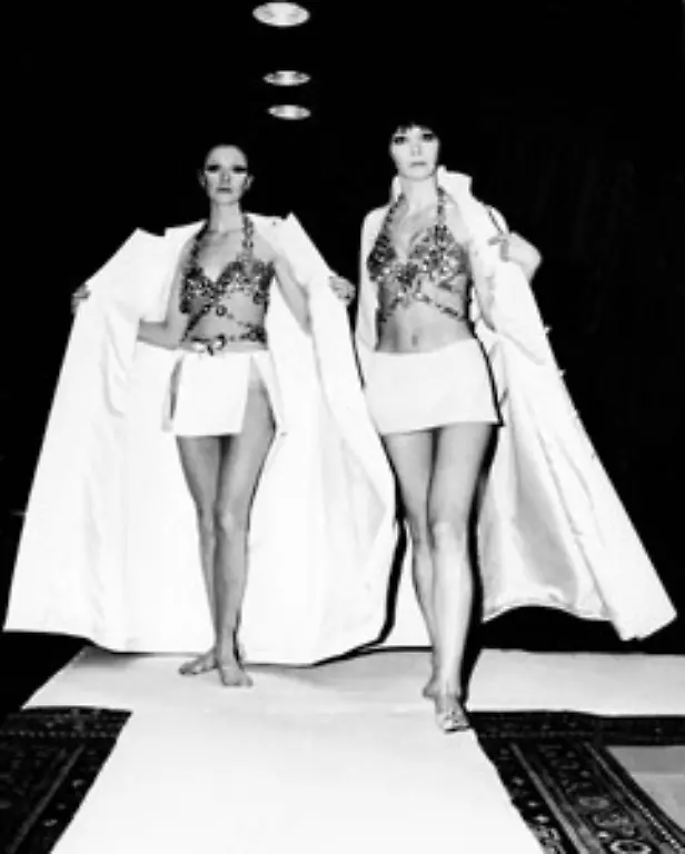 der-Minirock-wurde-zum-Symbol-der-Swinging-Sixties