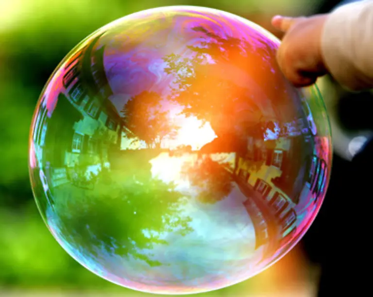 Doch-die-Geschichte-ging-anders-aus-Denn-wie-wir-nicht-erst-seit-2008-wissen-platzen-Blasen-irgendwann