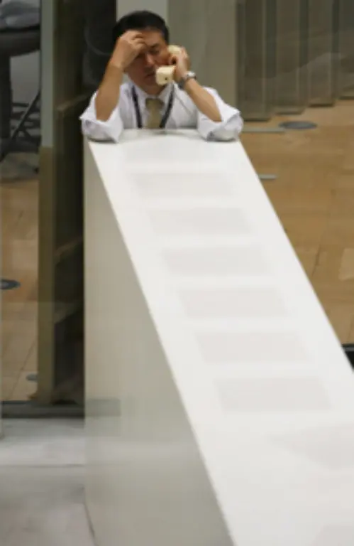 Anfang-der-90er-fielen-die-Immobilienpreise-um-drei-Viertel-die-Aktienmaerkte-stuerzten-ab-und-die-faulen-Kredite-drohten-die-Banken-zu-ersticken