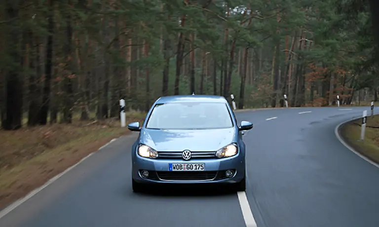 Ein-Hoehepunkt-ist-der-1-4-TSI-Motor-In-nahezu-jedem-Drehzahlbereich-zeigt-er-Leistung-Seine-Drehmomentspitze-von-240-Newtonmetern-liegt-bereits-bei-2000-Umdrehungen-an-Das-bringt-Fahrfreude-und-durch-das-Downsizing-den-besten-Verbrauch-der-Otto-Motor-Fraktion