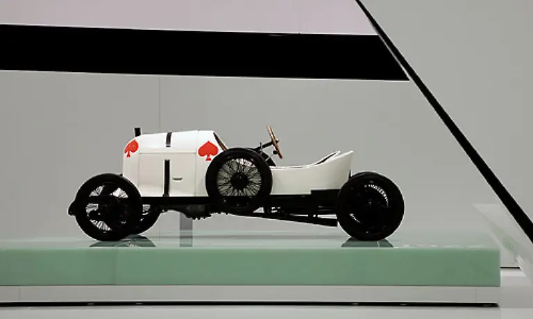 Der-Austro-Daimler-Sascha-von-1922-Ferdinand-Porsche-heuerte-1906-bei-der-Oesterreichischen-Daimler-Motoren-Gesellschaft-an-Nach-dem-Ersten-Weltkrieg-baute-er-dort-diesen-Sportwagen-der-direkt-die-Targa-Florio-gewann