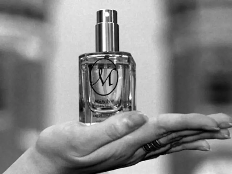 Absolute-No-Gos-sind-in-diesem-Fall-Parfum-oder-Koerperlotion-denn-alles-was-mit-dem-Koerper-des-Beschenkten-zu-tun-hat-so-Knigge-ist-denkbar-ungeeignet-Hier-besteht-Fettnaepfchengefahr