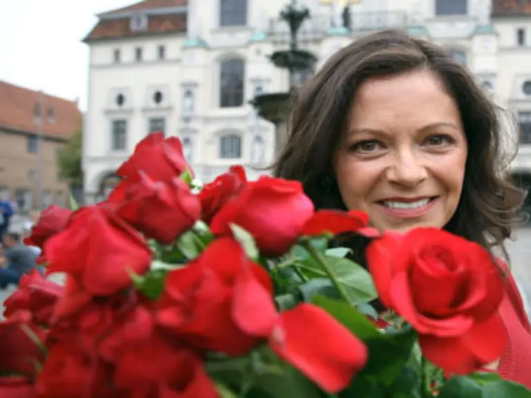 Aber-auch-hier-ist-Vorsicht-angesagt-Sollte-man-rote-Rosen-doch-nur-der-oder-dem-Liebsten-schenken