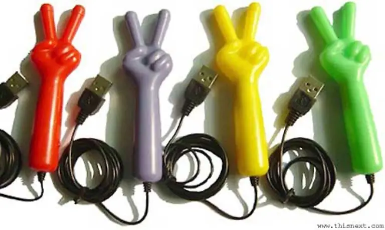 Wissen-Sie-was-das-ist-Da-kommen-Sie-nie-drauf-USB-Augenmassagestaebe-Mein-Rat-Massieren-Sie-sich-damit-was-Sie-wollen-aber-halten-Sie-die-Dinger-bloss-von-Ihren-Augen-fern