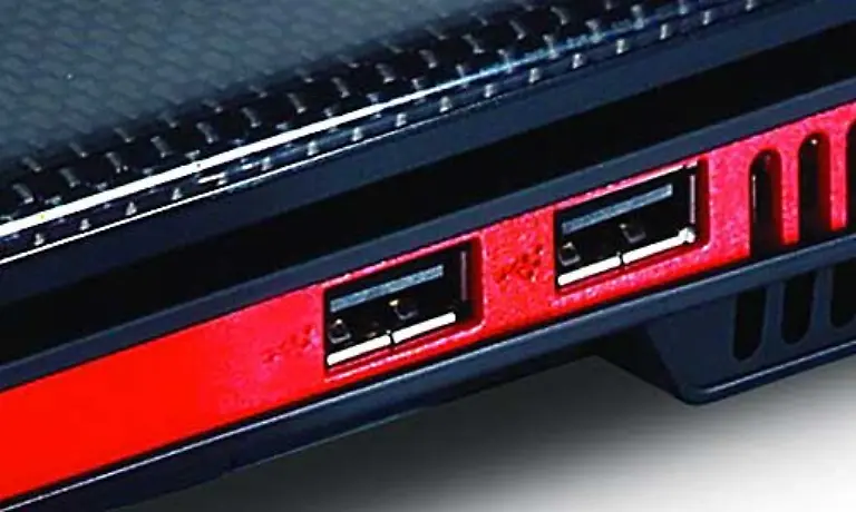 Jeder-der-einen-Computer-hat-kennt-sie-USB-Ports-Dort-schliesst-man-Maeuse-Speichermedien-Drucker-und-andere-Geraete-schnell-und-unkompliziert-an