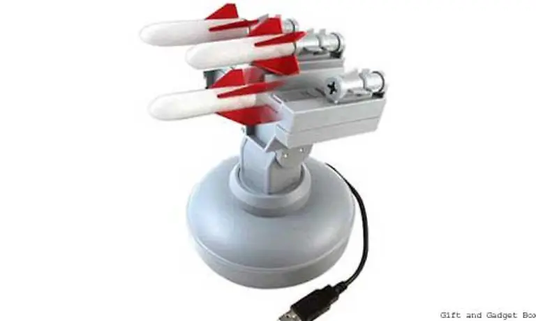 Ein-echter-Star-unter-den-USB-Gadgets-ist-der-Raketenwerfer-Er-dient-zum-symbolischen-Abschuss-von-nervigen-Mitarbeitern-Chefs-oder-Kunden-Nachteil-Man-muss-sich-bewegen-um-die-Geschosse-wieder-einzusammeln