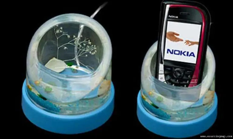 Etwas-weniger-realistisch-ist-dieses-Modell-Wer-auch-immer-auf-die-Idee-gekommen-ist-ein-Aquarium-mit-Handyhalter-und-USB-Hub-zu-kombinieren-hat-meinen-tiefsten-Respekt