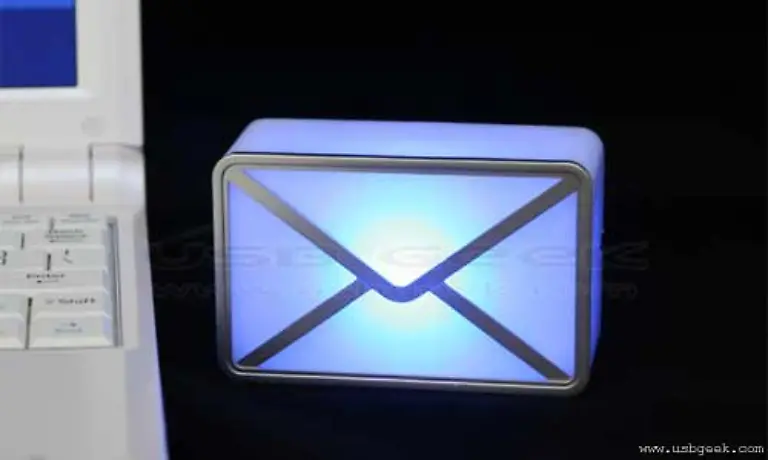 warum-zur-Hoelle-mir-auch-noch-ein-leuchtender-Briefumschlag-ankommende-Nerv-Mails-signalisieren-muss