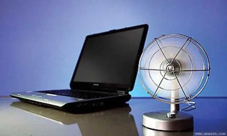 Puh-jetzt-ist-mir-aber-ganz-schoen-heiss-geworden-Gut-dass-ich-meinen-USB-Ventilator-habe-Bloed-nur-dass-er-mir-dauernd-auf-meine-Maushand-blaest-die-schon-ganz-blau-gefroren-ist