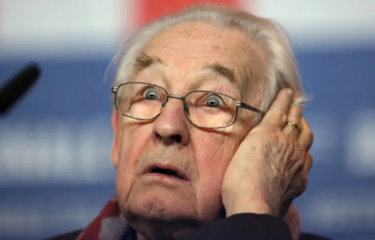 Etwa-Andrzej-Wajda-der-den-Alfred-Bauer-Preis-erhielt
