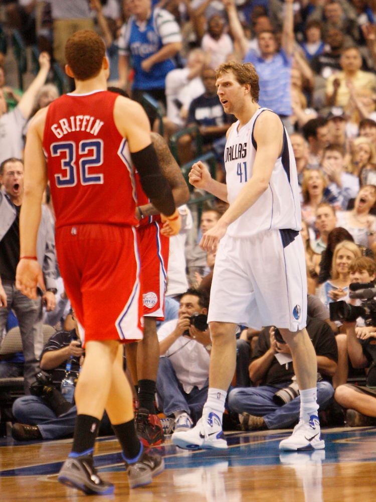 Eher erleichtert als euphorisiert: Nowitzki zeigt die Faust.