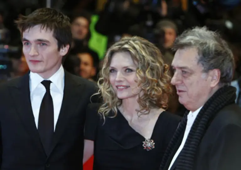 von-ihrem-Freund-Rupert-Friend-der-ausserdem-Regisseur-Stephen-Frears-und