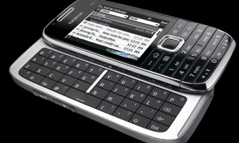 Nokia-faehrt-mit-dem-E75-sein-bisher-schwerstes-Geschuetz-auf