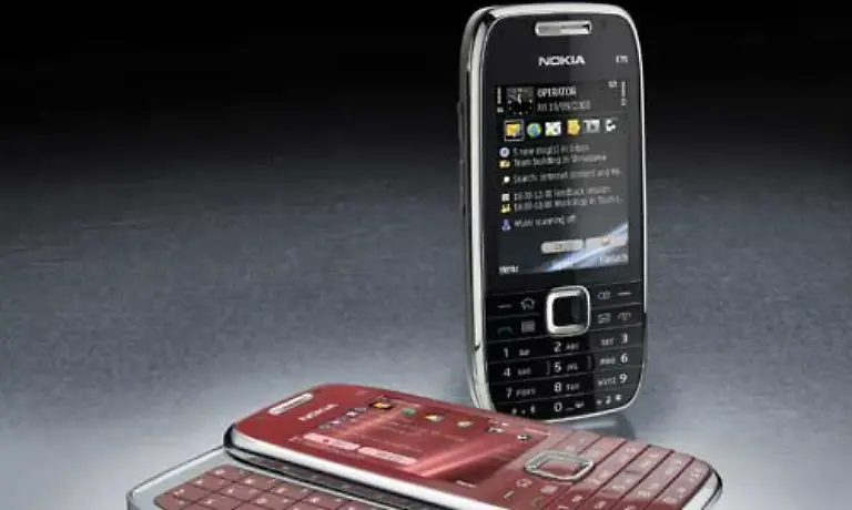 Der-Internetzugang-ist-via-WLAN-oder-HSDPS-moeglich-Im-UMTS-Modus-betraegt-die-Gespraechszeit-rund-vier-Stunden-Das-Telefon-soll-ab-Maerz-ohne-Vertrag-450-Euro-kosten