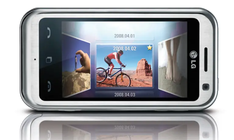 Das-Arena-LG-KM900-Arena-duerfte-Apple-nicht-gefallen-denn-wie-das-iPhone-verfuegt-es-ueber-ein-Multitouch-Display-Der-Bildschirm-ist-drei-Zoll-gross-und-reagiert-auf-zeitgleiche-Beruehrungen-von-zwei-Fingern