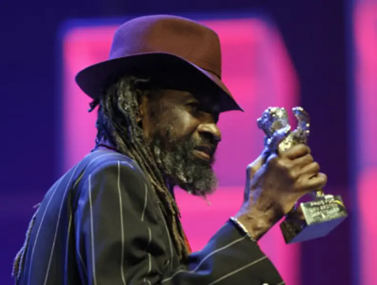 der-in-Mali-geborene-Sotigui-Kouyate-nahm-den-Darstellerpreis-fuer-London-River-mit-nach-Hause