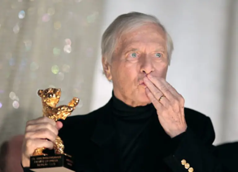 Den-Goldenen-Ehrenbaeren-erhielt-Filmkomponist-Maurice-Jarre