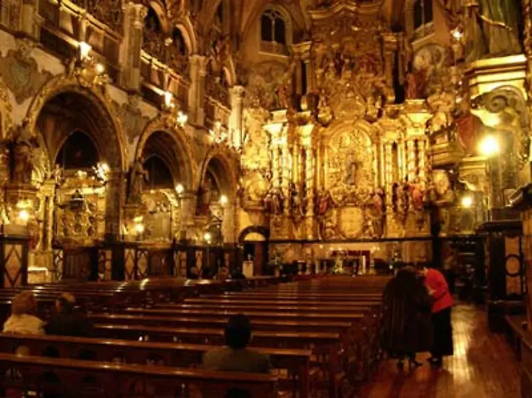 Gold-hat-auch-etwas-mit-Privilegien-zu-tun-Frueher-nutzten-Priester-und-Monarchen-das-Symbol-fuer-Schoenheit-und-Macht-den-Abglanz-des-Goettlichen