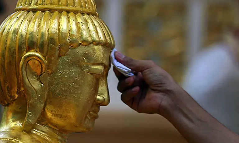 Metallisches-Gold-gilt-als-ungiftig-Nur-Goldverbindungen-koennen-giftig-sein-allerdings-in-gewissen-Konzentrationen-auch-heilen