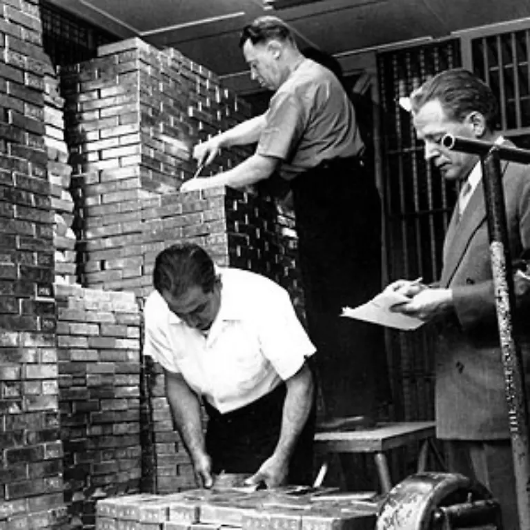 Seit-1971-duerfen-Zentralbanken-die-US-Waehrung-nicht-mehr-in-Gold-eintauschen