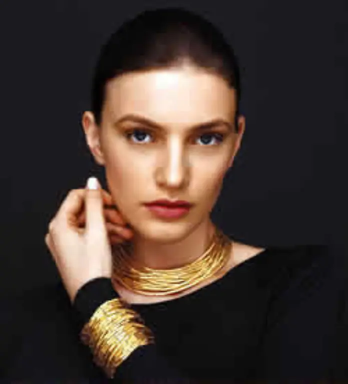 Auch-hierzulande-ist-Goldschmuck-nicht-aus-der-Mode-gekommen